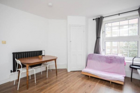 Spacious 4 Bedroom Apartment in Bethnal Green